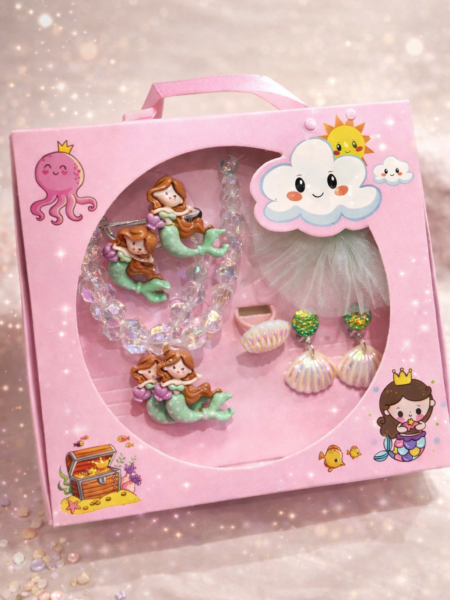 Girls’ accessories